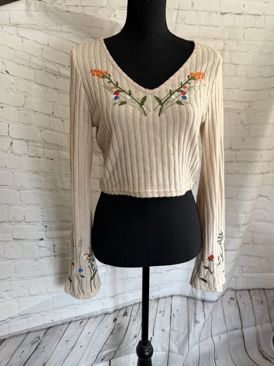 ROMWE Tops - Romwe Cream Ribbed Crop Top | Wildflower Embroidery | Bell Sleeves | Cottagecore